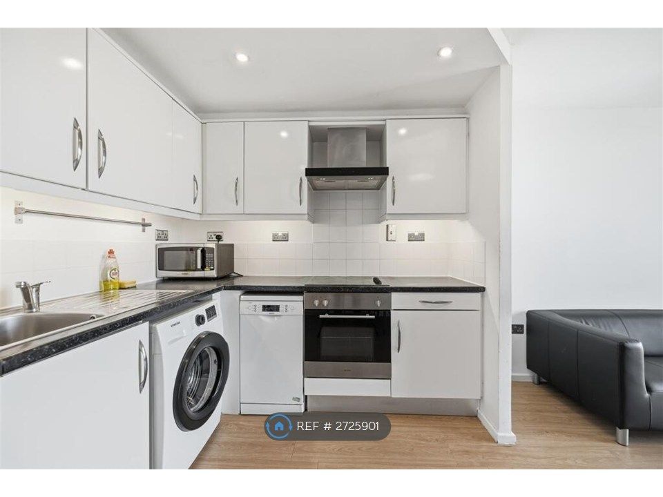 Property photo 3 of 13 Kitchen