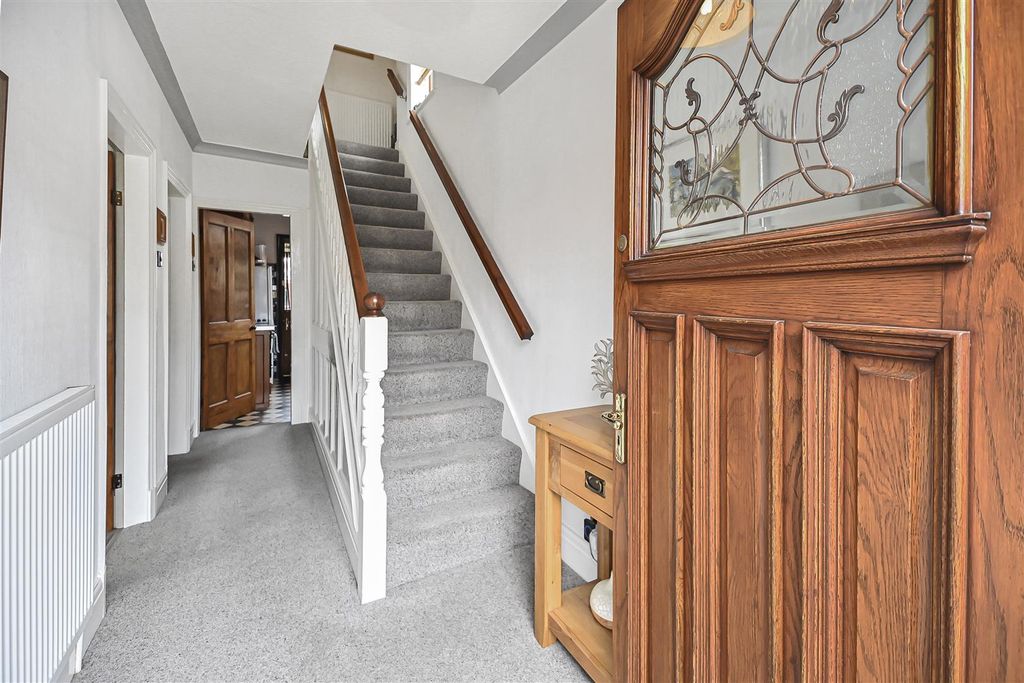 Property photo 2 of 33 6 Breaston Avenue Entrance Hall (2).Jpg