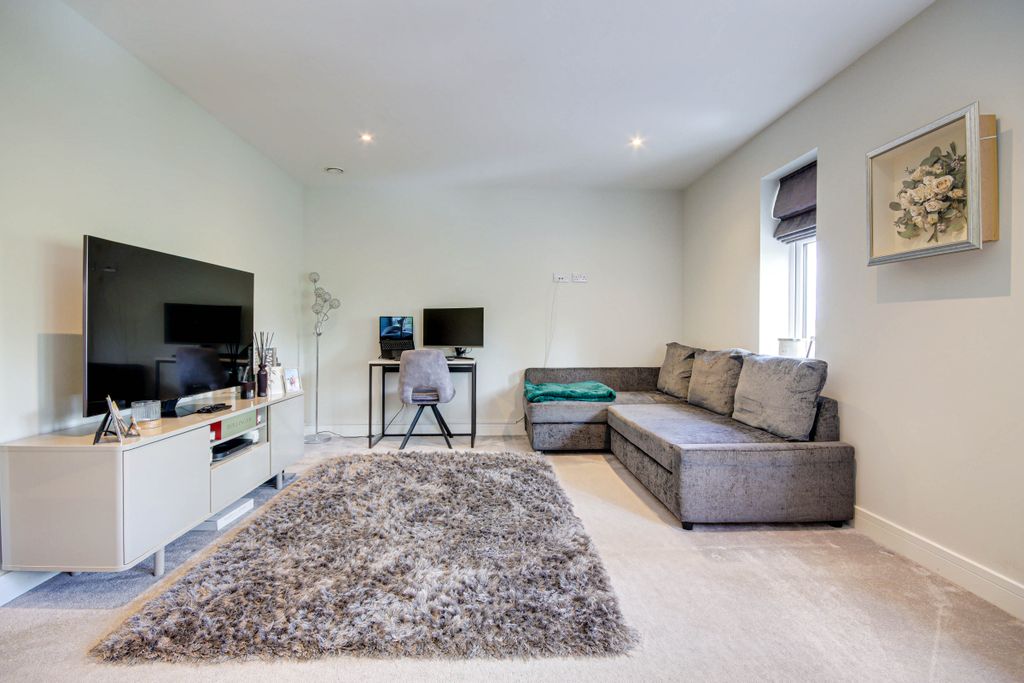 Property photo 2 of 12 Lounge