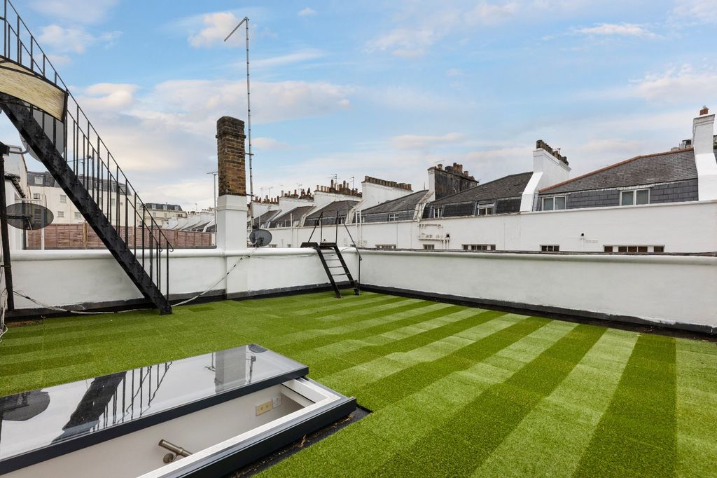Property photo 2 of 11 Roof Terrace