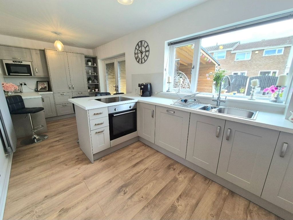 Property photo 3 of 18 Breakfast Kitchen