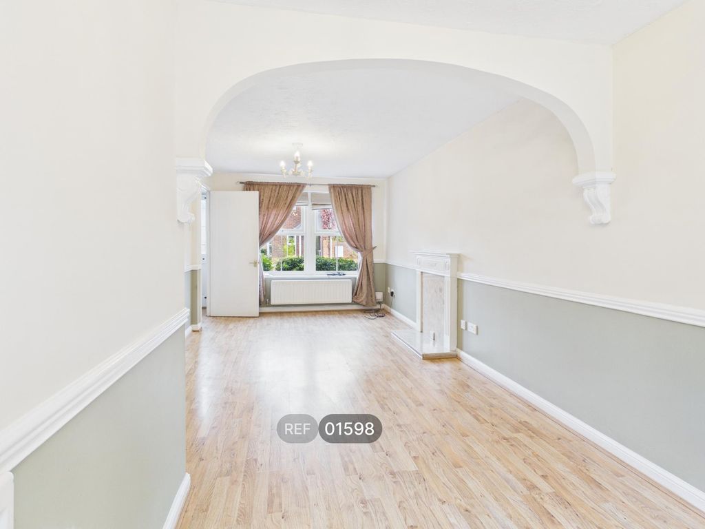 Property photo 2 of 37 Living/Dining Room