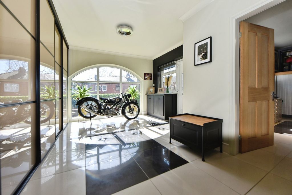 Property photo 2 of 19 Photo