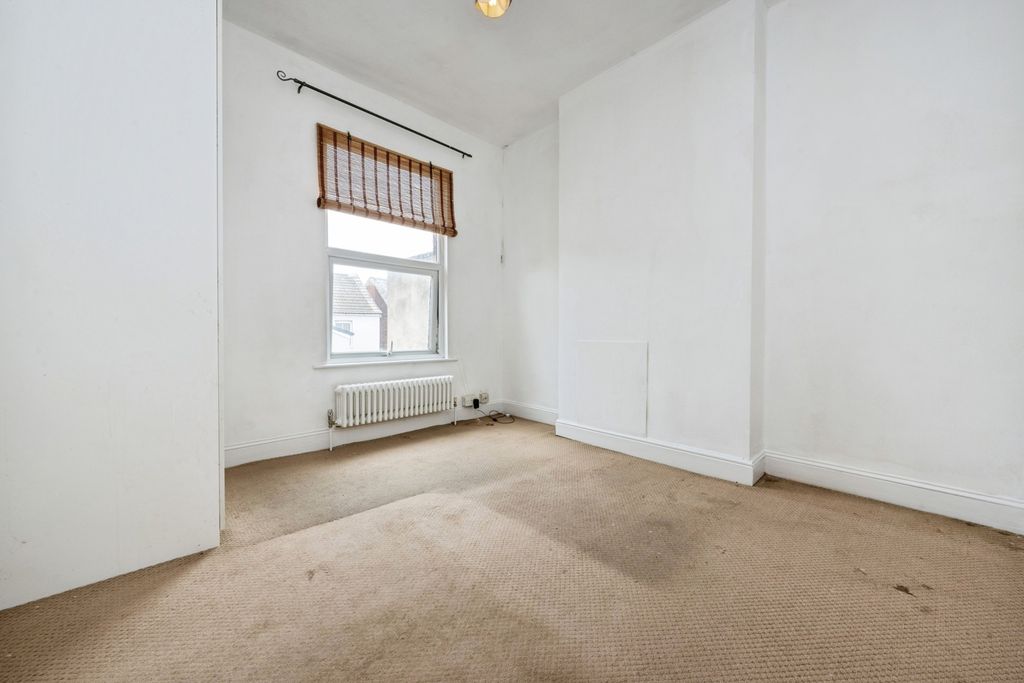 Property photo 3 of 17 Photo