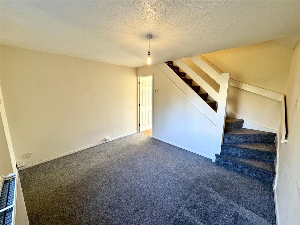 Property photo 3 of 11 Living Room