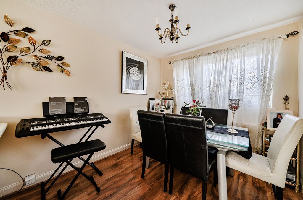 Property photo 3 of 18 1422483-5-69c5Aad...