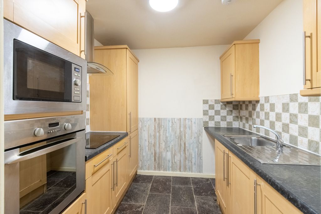 Property photo 3 of 14 Kitchen