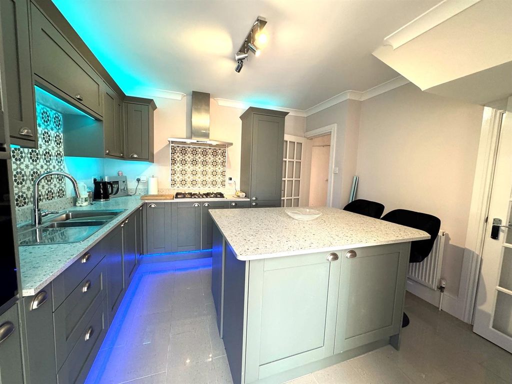 Property photo 2 of 11 Kitchen Pic 1.Jpg