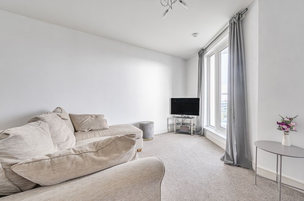 Property photo 3 of 14 1347733-4-68B9B42...