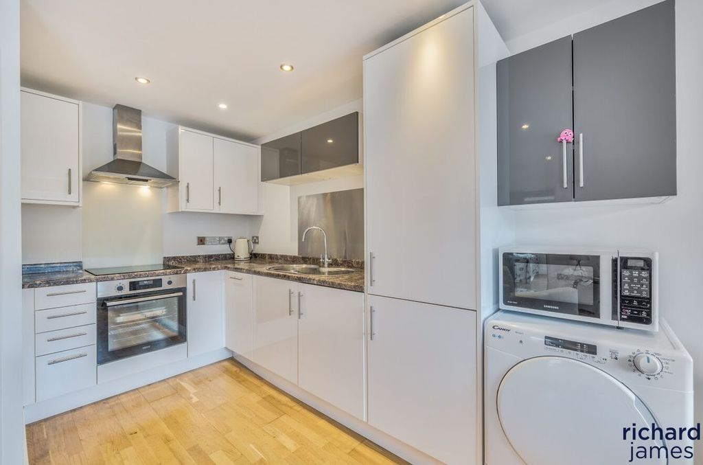 Property photo 2 of 16 87c911Bb78B8427Fb9E35B985830d885