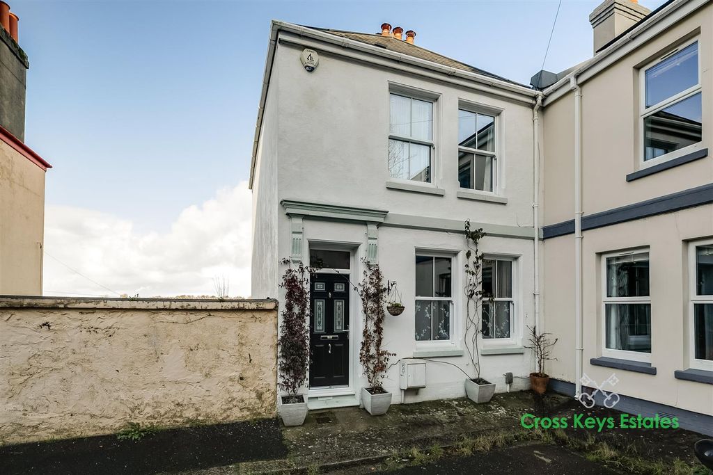 Property photo 1 of 27 Reception Hallway