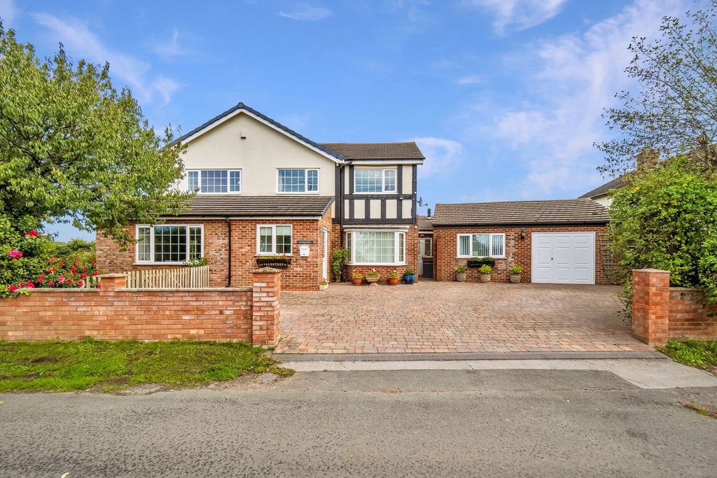 Property photo 2 of 40
