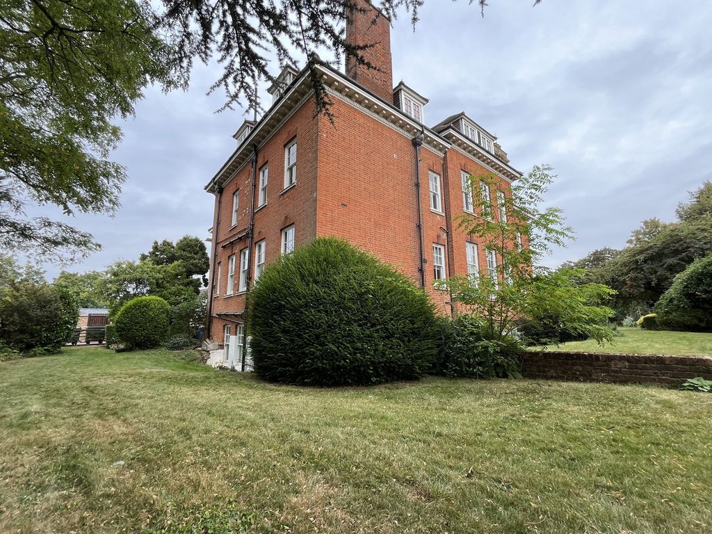 Property photo 2 of 9