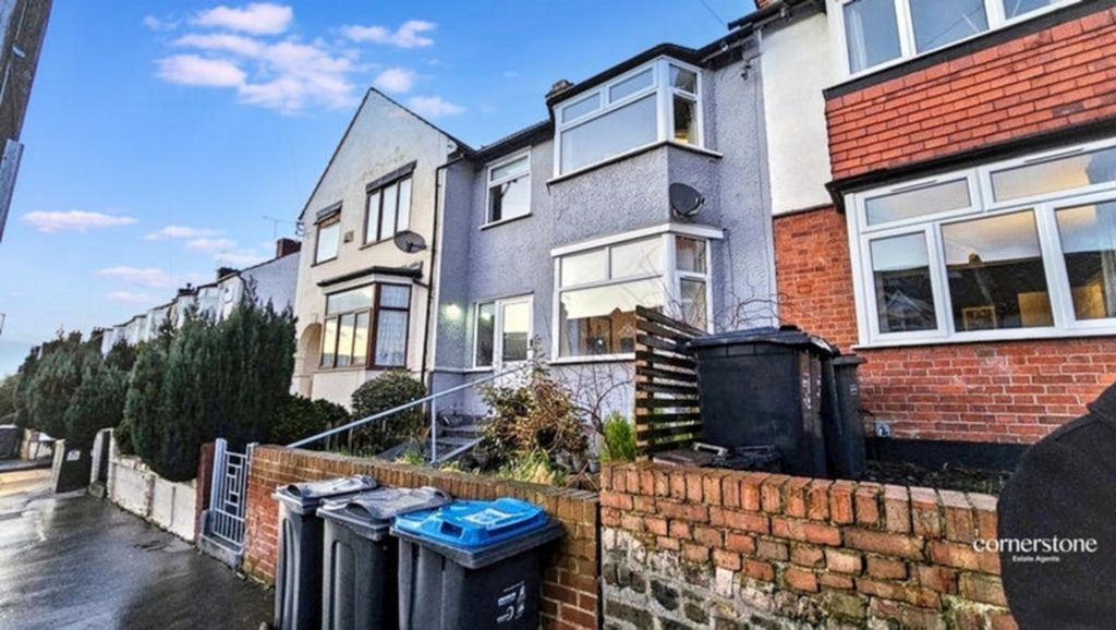 Property photo 1 of 11