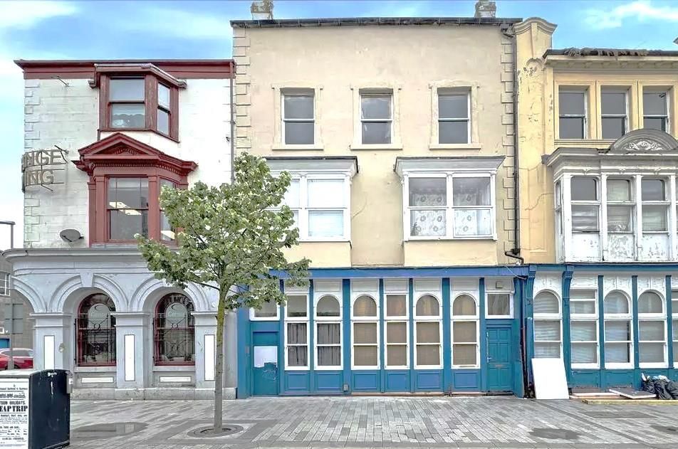 Property photo 1 of 8 Exterior.Jpg