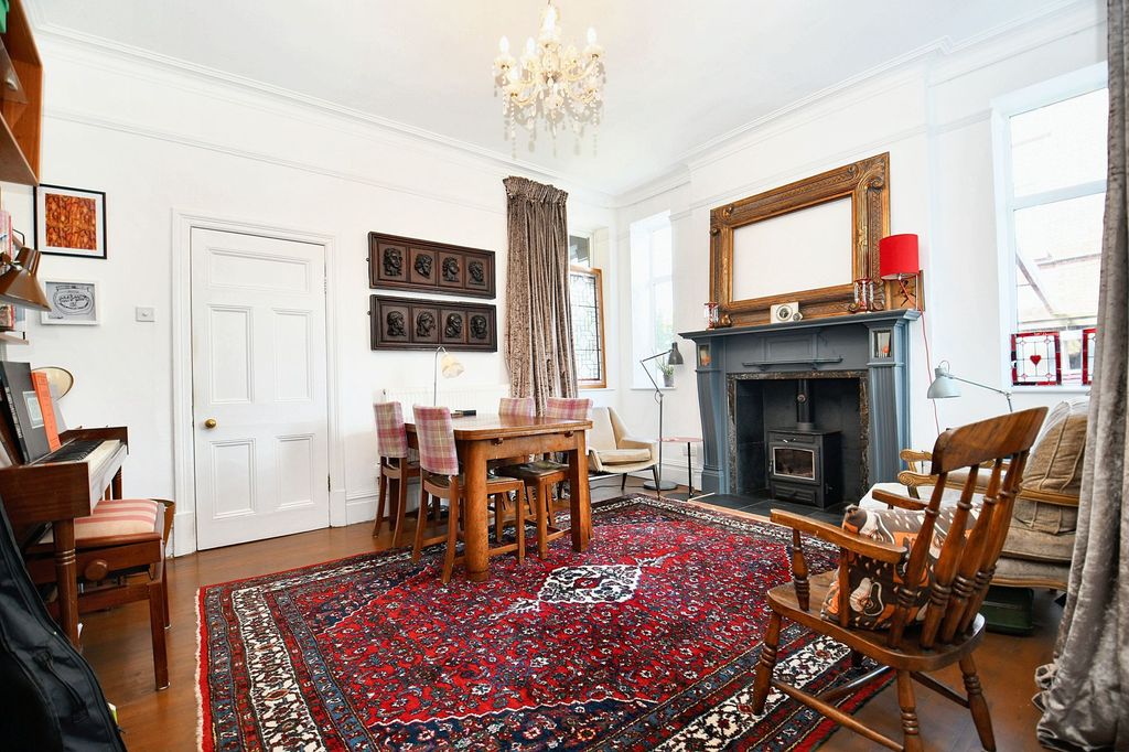 Property photo 3 of 27