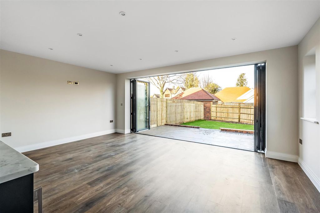 Property photo 2 of 17 186A-Lower-Road-20.Jpg