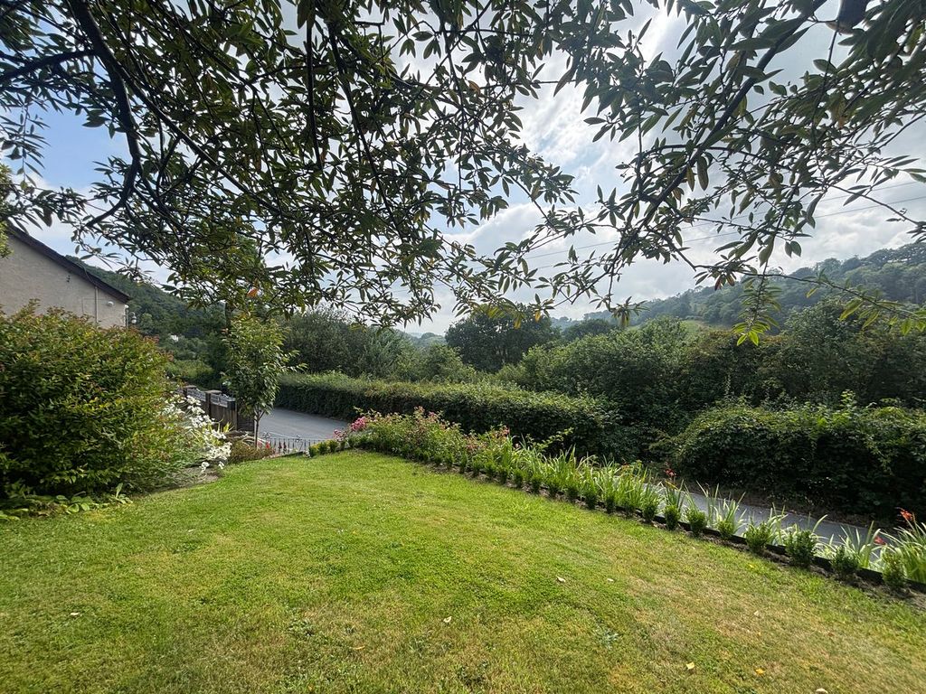 Property photo 2 of 30