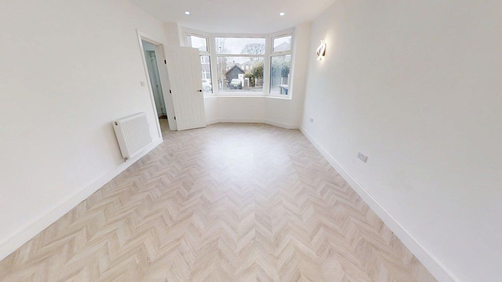 Property photo 3 of 31 Reception