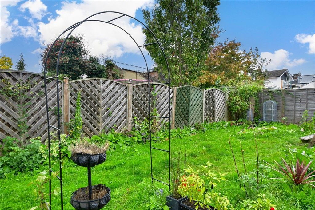 Property photo 2 of 8 Garden