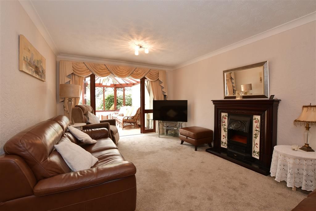 Property photo 3 of 13 Lounge