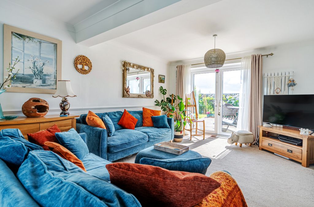 Property photo 2 of 21 1484320-12-6A43E7...