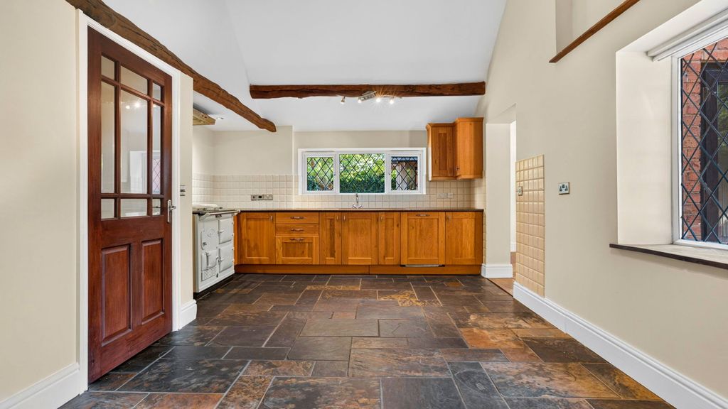 Property photo 2 of 32