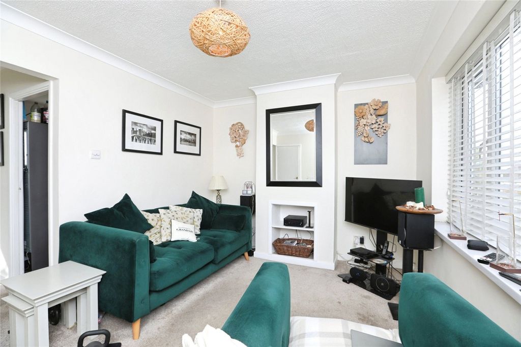 Property photo 3 of 20 Lounge