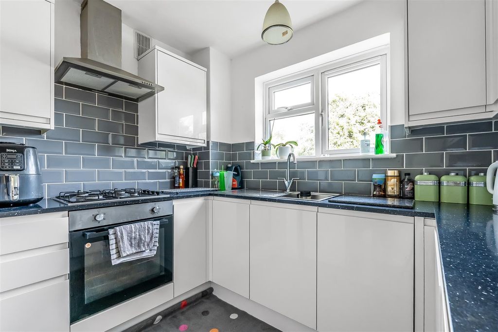 Property photo 3 of 13 36-Linden-Court-16.Jpg