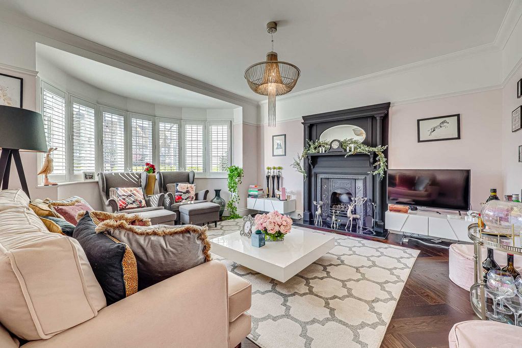 Property photo 3 of 47