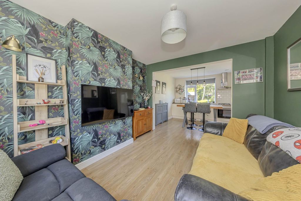 Property photo 2 of 17