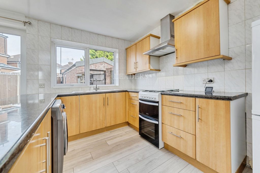 Property photo 2 of 11 Kitchen