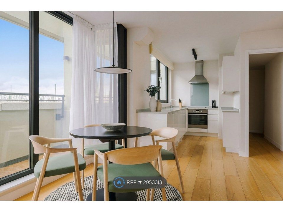 Property photo 1 of 32