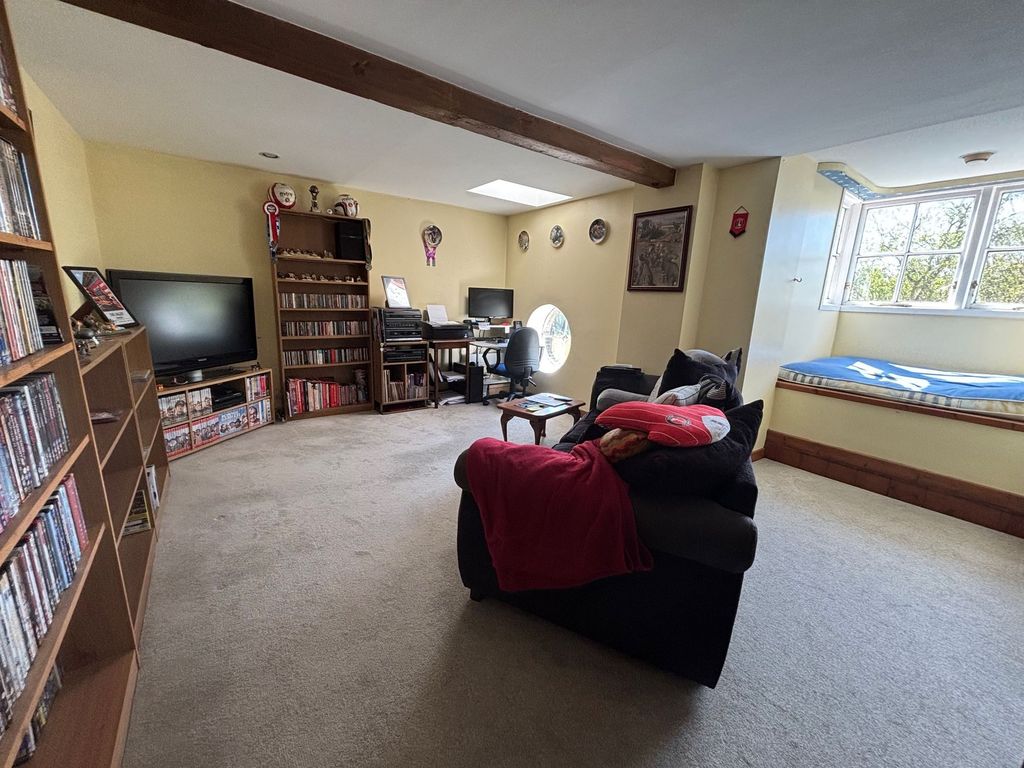 Property photo 2 of 6
