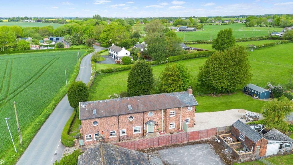 Property photo 2 of 32