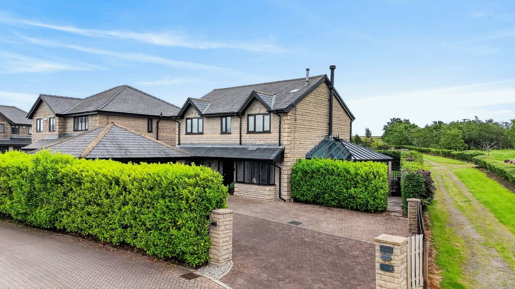 Property photo 1 of 50
