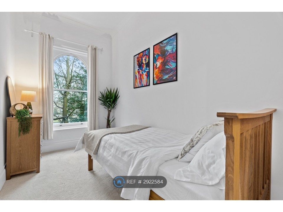 Property photo 2 of 10 Single Bedroom