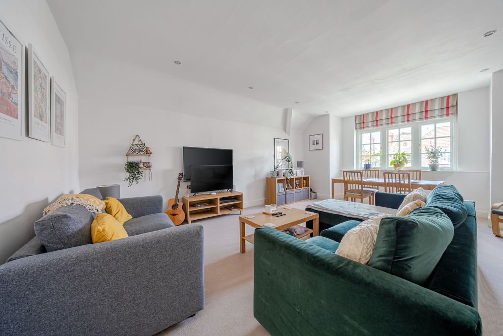 Property photo 1 of 16 Sitting/Dining Room