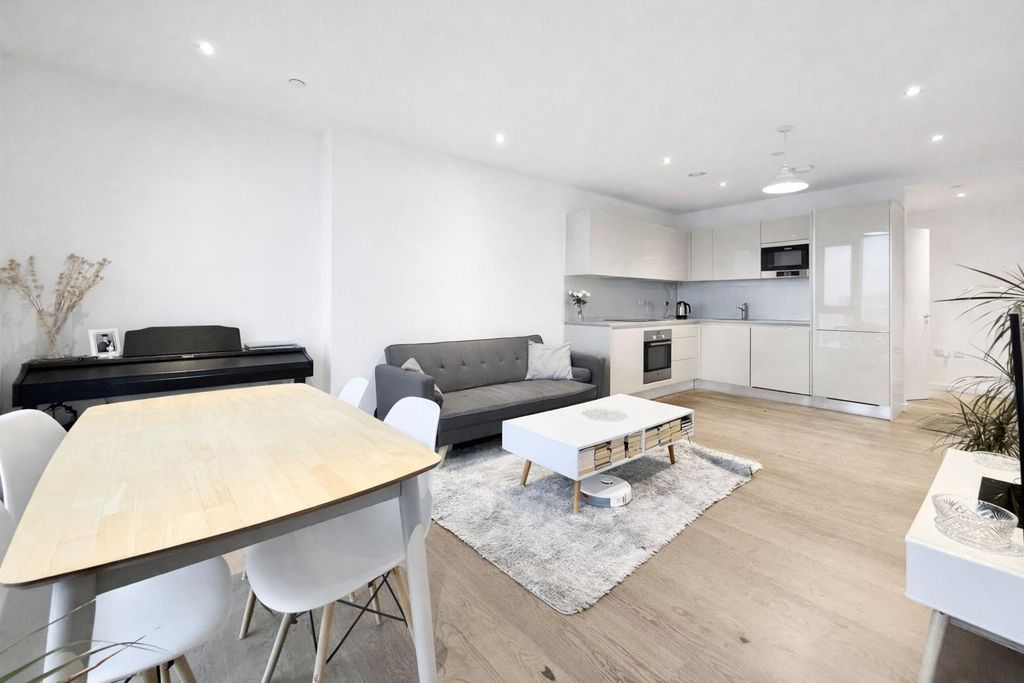 Property photo 3 of 10 2.Jpeg