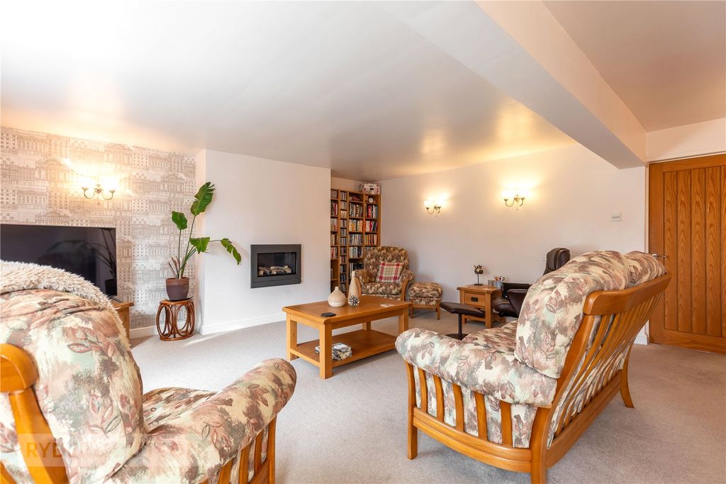 Property photo 3 of 23 Living Room