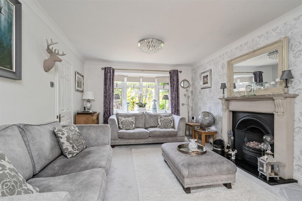 Property photo 3 of 18 31 Rawthorn Drive_9.Jpg