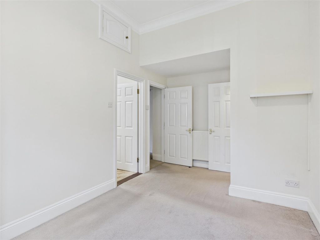 Property photo 3 of 16 Bedroom