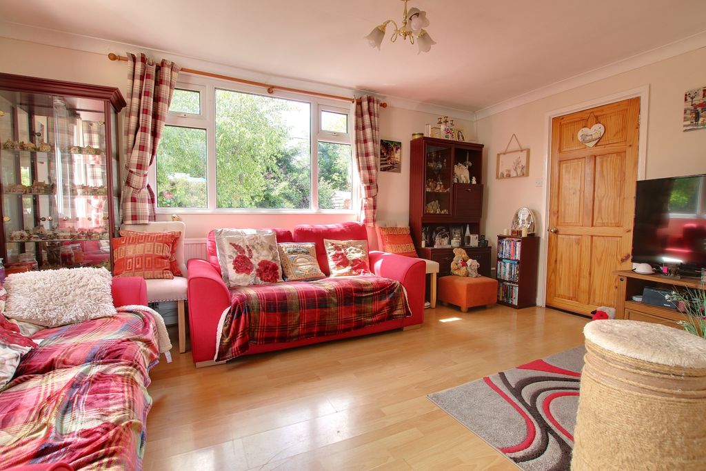 Property photo 3 of 12 Img_1671-Img_1673