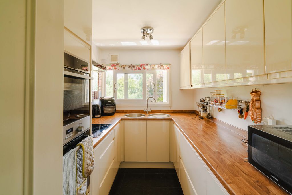 Property photo 3 of 23 3