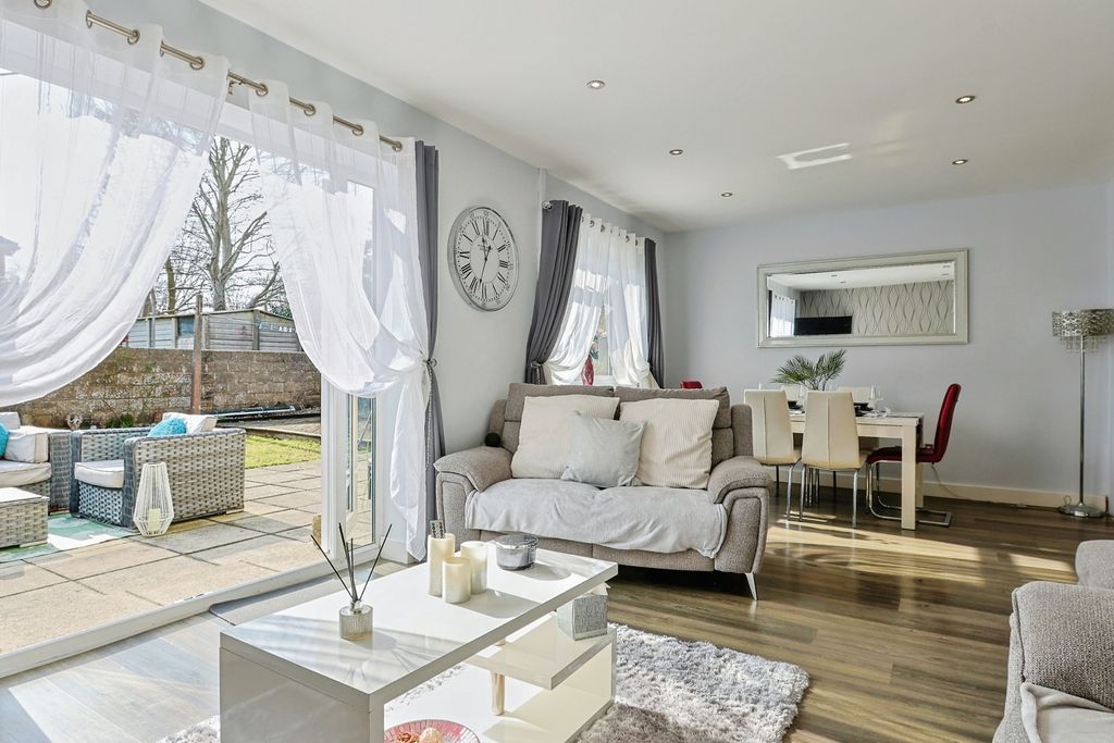 Property photo 3 of 19 Pbox-Img.Jpg