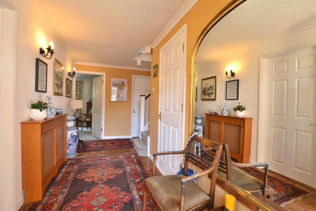 Property photo 3 of 19 Entrance Hall.Jpg