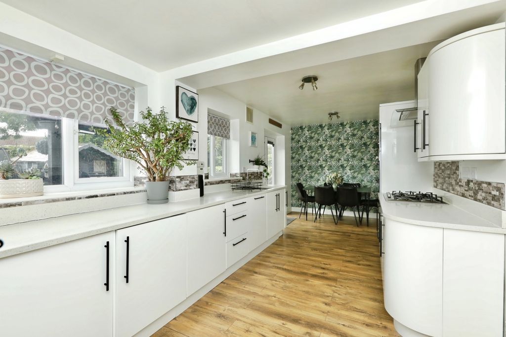 Property photo 3 of 26 Pbox-Img.Jpg