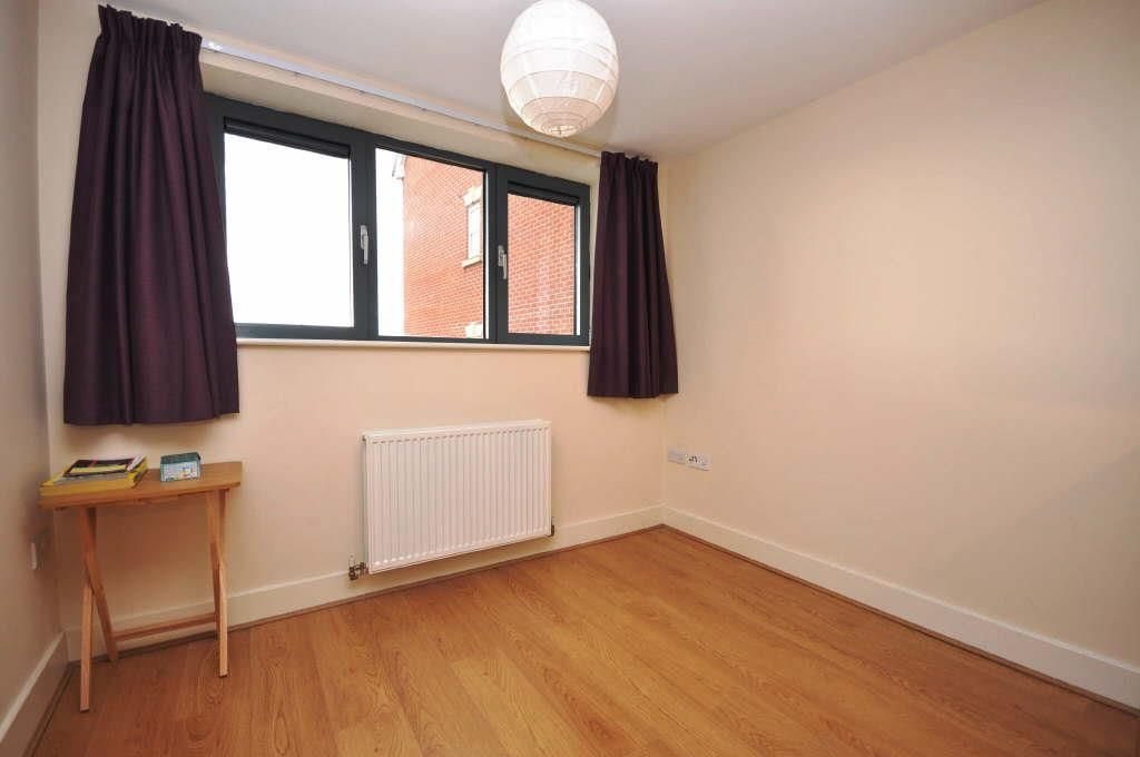 Property photo 3 of 7 Living Space