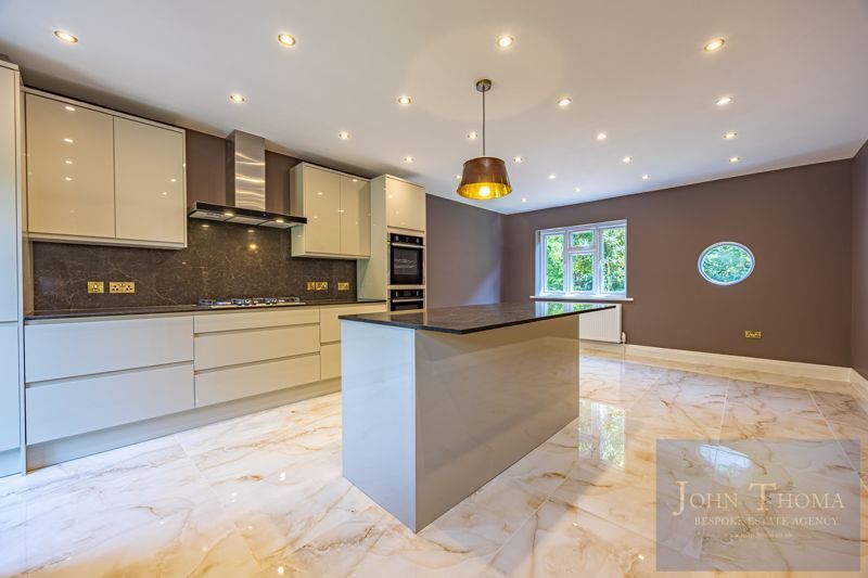 Property photo 2 of 25 Photo 11