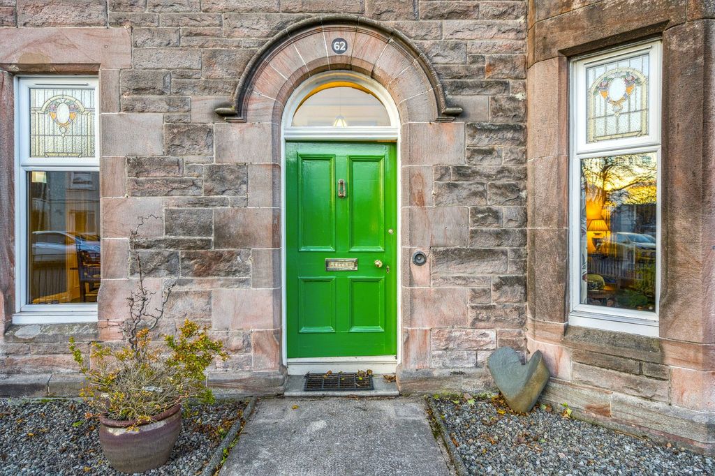 Property photo 2 of 41